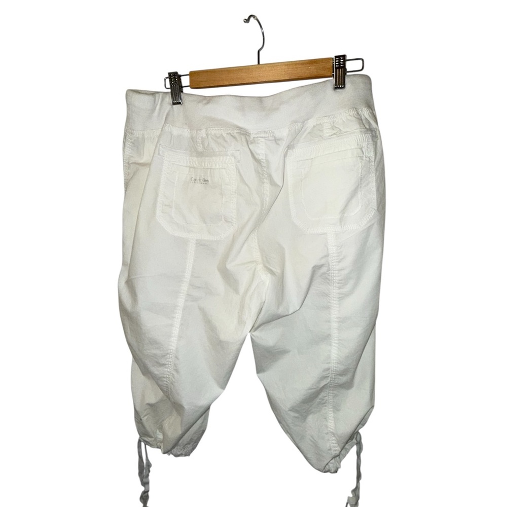 Calvin Klein Women's cargo capris - Picture 2 of 4